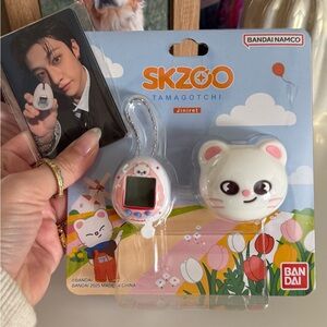 SKZOO Tamagotchi - White